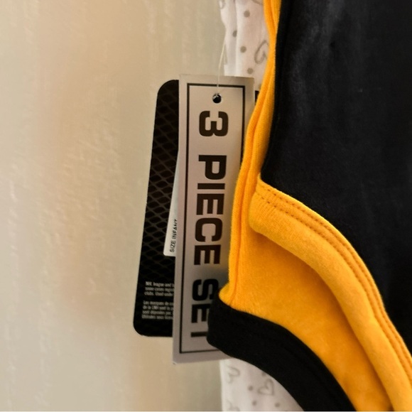 Pittsburgh Penguins Bodysuit three-piece set size 18 months NHL NWT - Picture 7 of 8